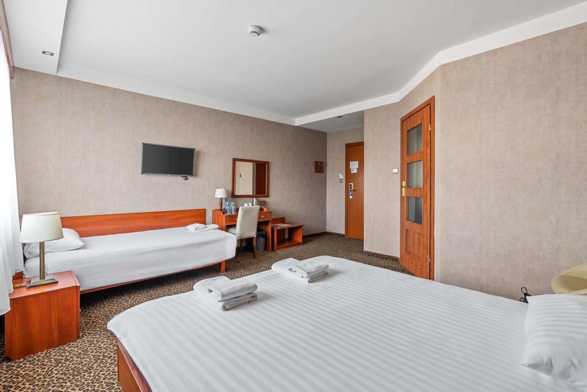 Hotel Diament Vacanza Katowice - Siemianowice Сємяновіце-Шльонськє Екстер'єр фото