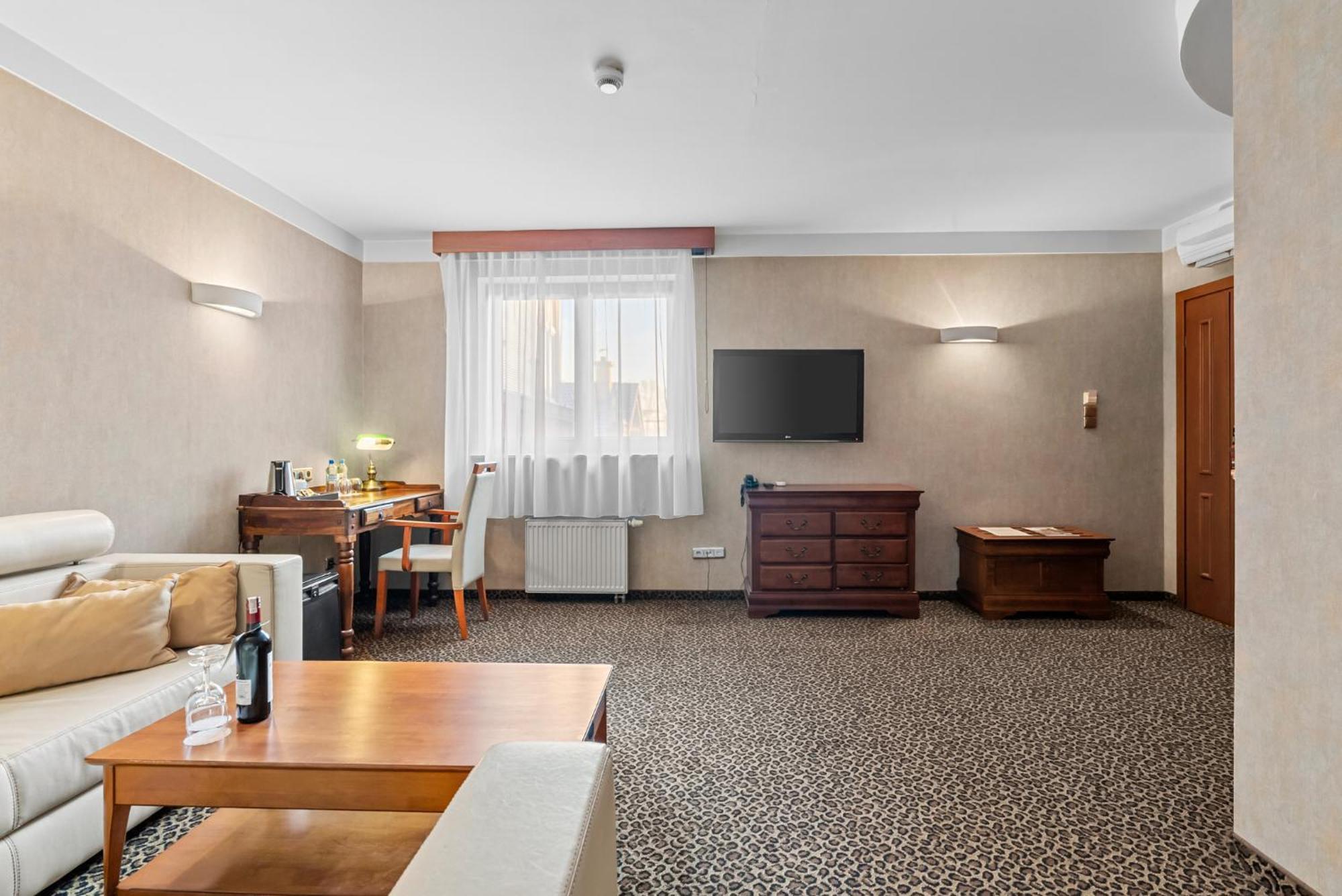 Hotel Diament Vacanza Katowice - Siemianowice Сємяновіце-Шльонськє Екстер'єр фото