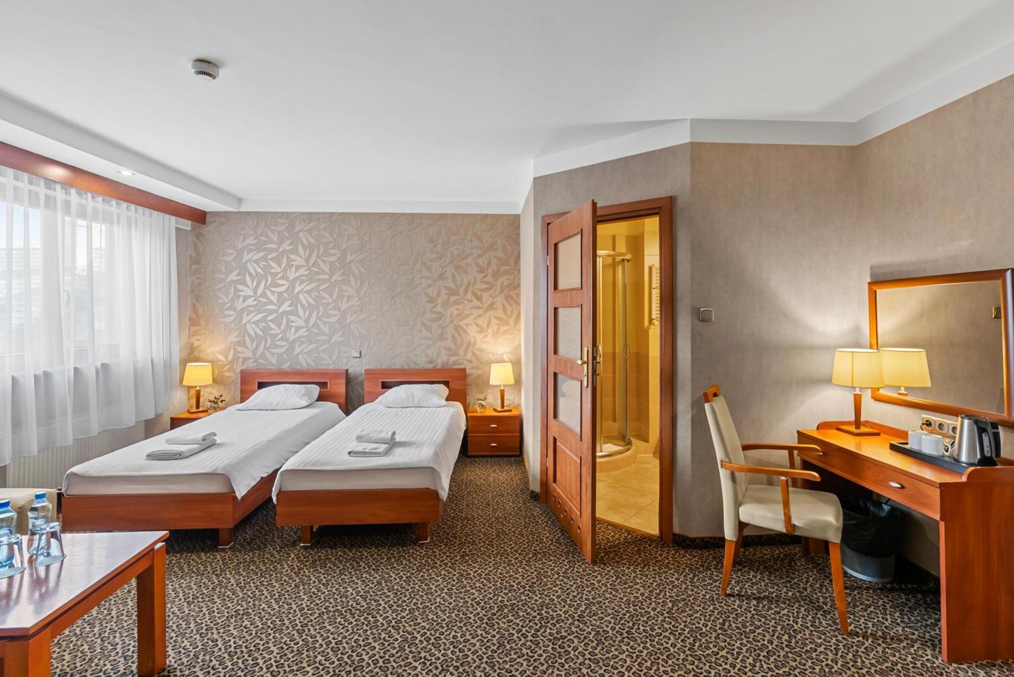 Hotel Diament Vacanza Katowice - Siemianowice Сємяновіце-Шльонськє Екстер'єр фото