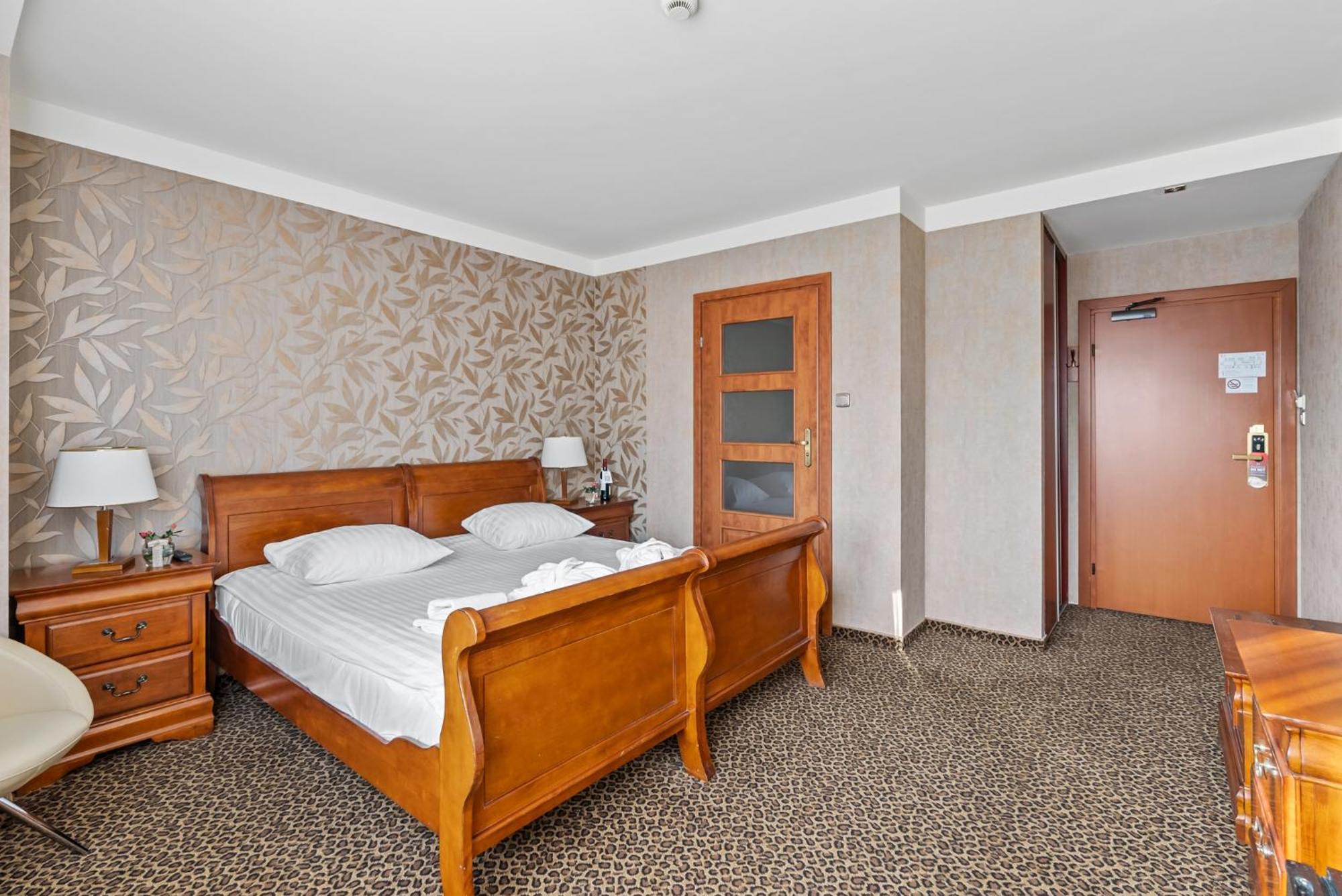 Hotel Diament Vacanza Katowice - Siemianowice Сємяновіце-Шльонськє Екстер'єр фото
