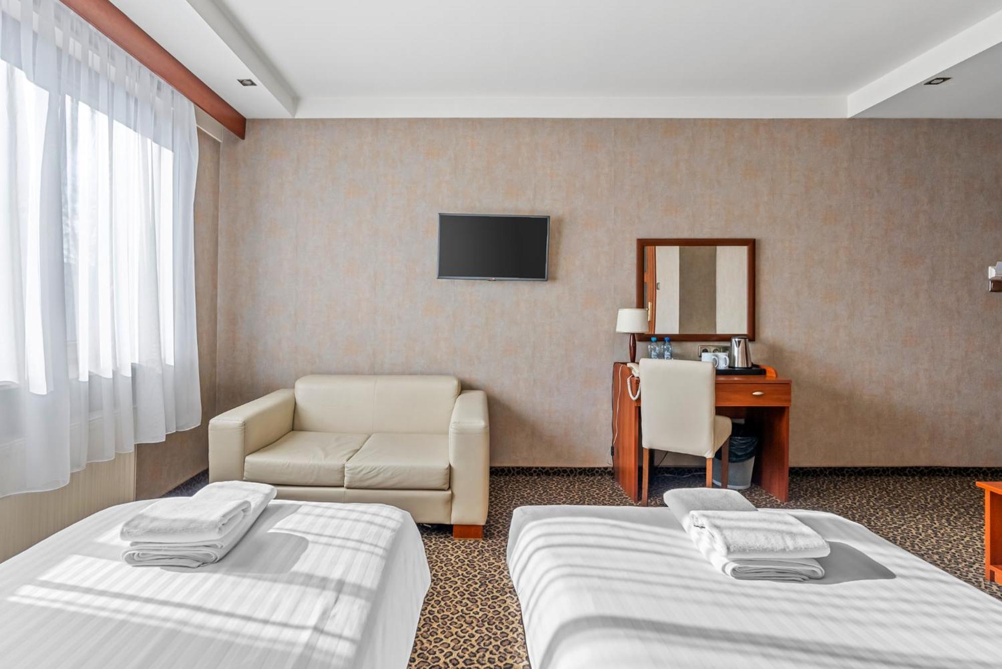 Hotel Diament Vacanza Katowice - Siemianowice Сємяновіце-Шльонськє Екстер'єр фото