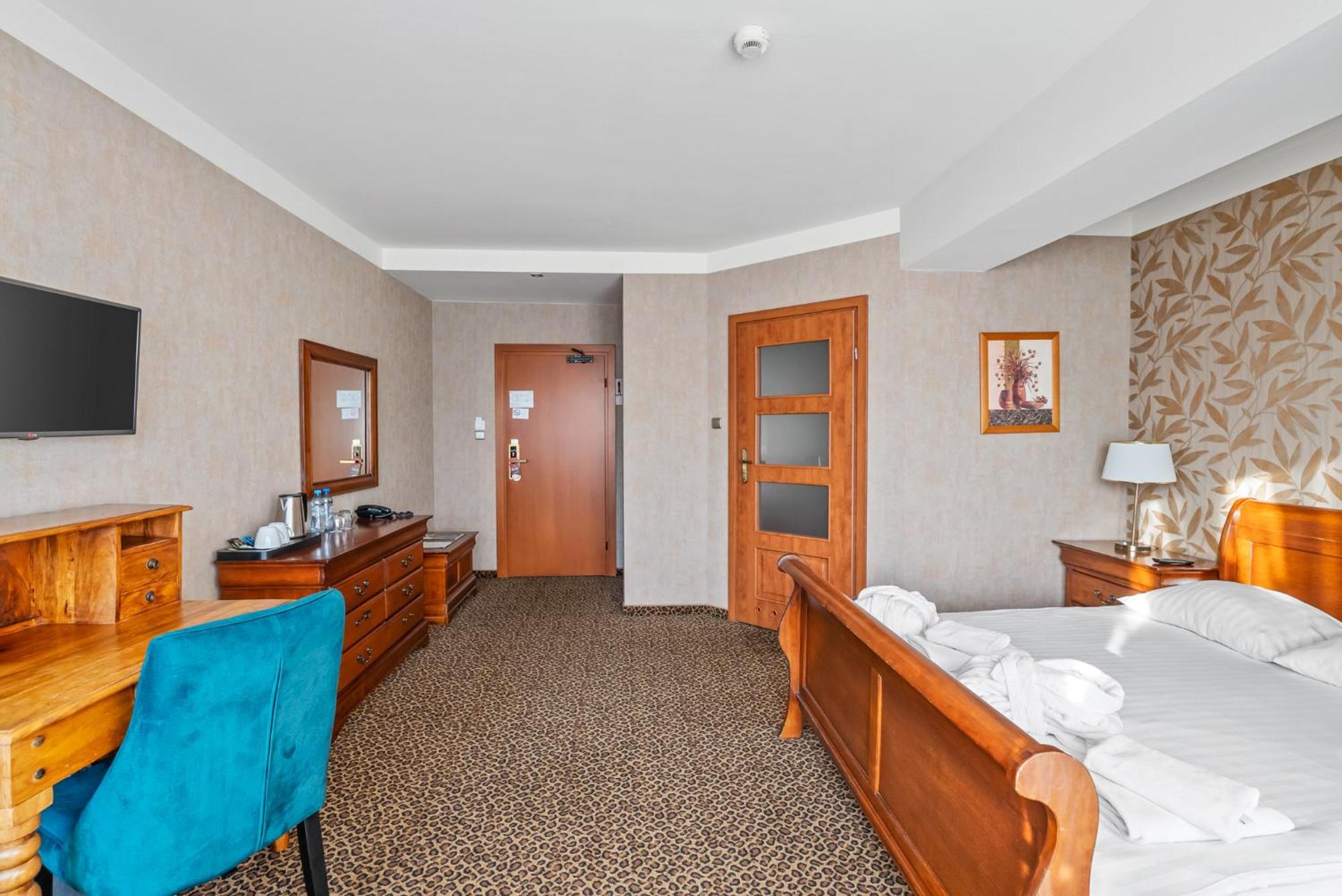 Hotel Diament Vacanza Katowice - Siemianowice Сємяновіце-Шльонськє Екстер'єр фото