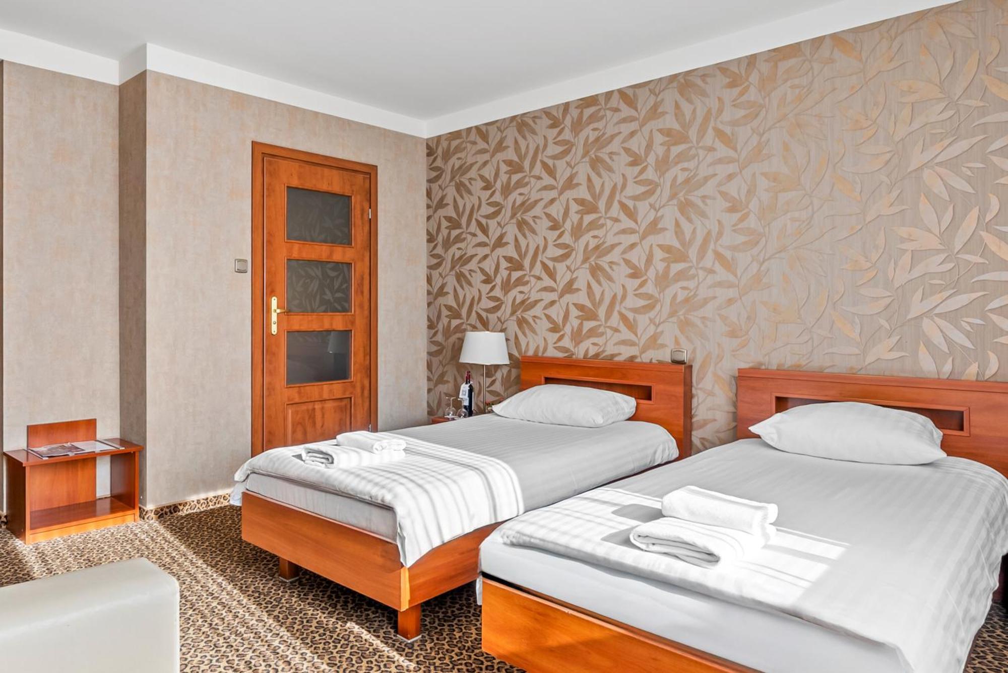 Hotel Diament Vacanza Katowice - Siemianowice Сємяновіце-Шльонськє Екстер'єр фото